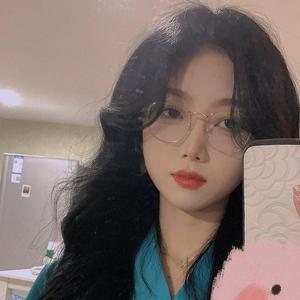 刘海瑞和苏晴送手机
